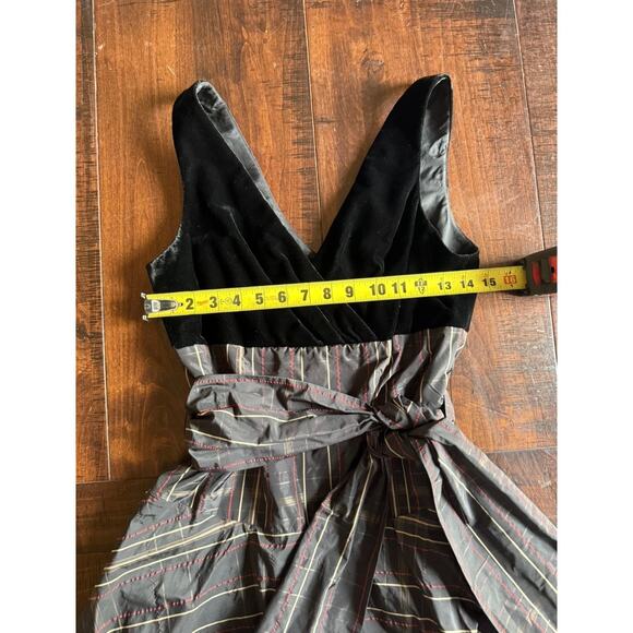 Womens BCBG Paris Size 6, Pre Owned Velvet & Plaid Taffeta Wrap Dress - Picture 3 of 8